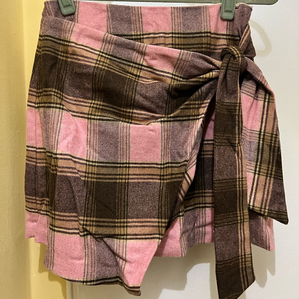 Aritzia mini skirt